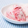 Eis-Rezept: Frozen Yogurt mit Erdbeerpüree