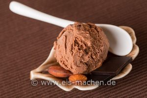 Read more about the article Eis-Rezept: Mandel-Schokoladen-Eis selbst machen