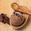 Eis-Rezept: Vollmilch-Schokoladeneis mit Keks-Geschmack