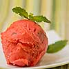 Eis-Rezept: Veganes Erdbeer-Minz-Sorbet selbst machen
