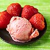 Eis-Rezept: Erdbeer-Milcheis-Sorbet-Duett selbst machen