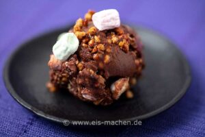 Read more about the article Eis-Rezept: Rocky-Road-Eiscreme selbst machen